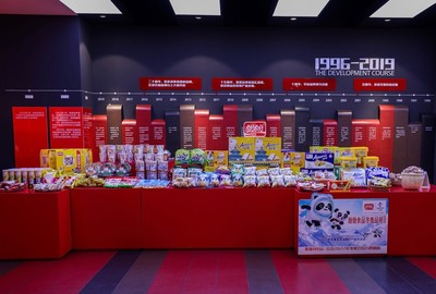冬奥冠军韩聪、隋文静亲临盼盼食品小岗工厂,揭秘冬奥标准零食